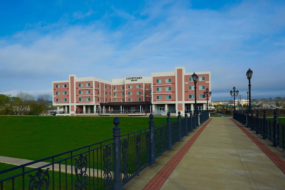 Courtyard Rome Riverwalk Exterior photo